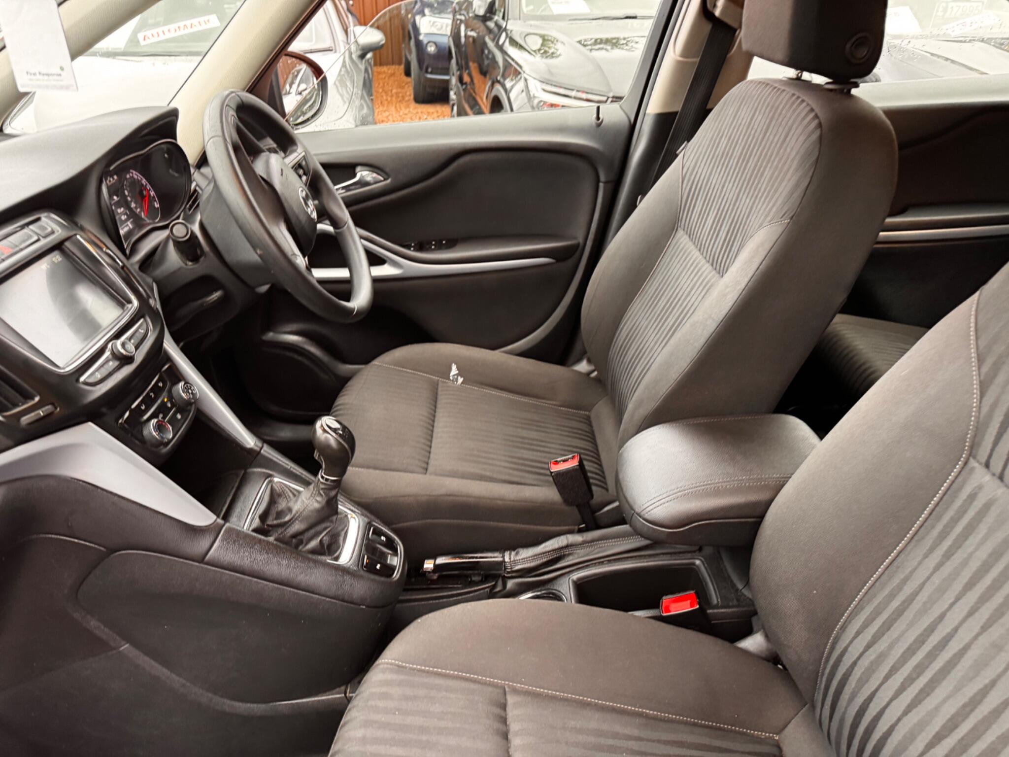 Vauxhall Zafira Tourer view 16