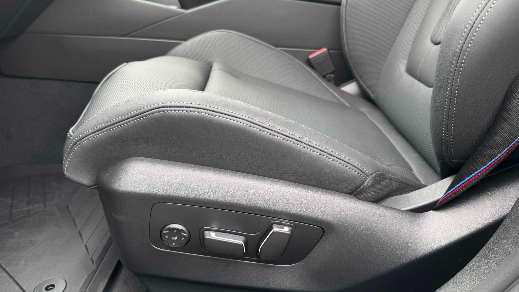 BMW M5 view 13