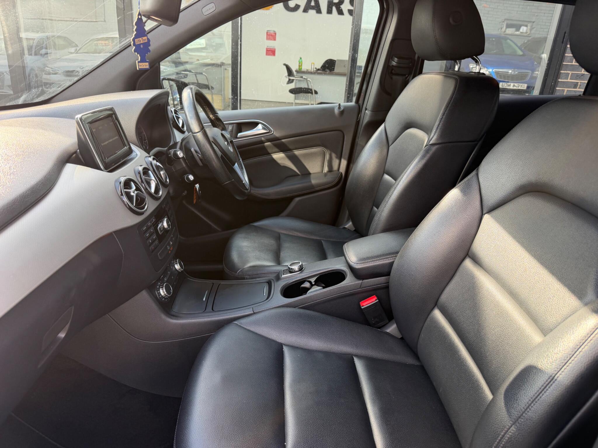 Mercedes-Benz B-Class view 15