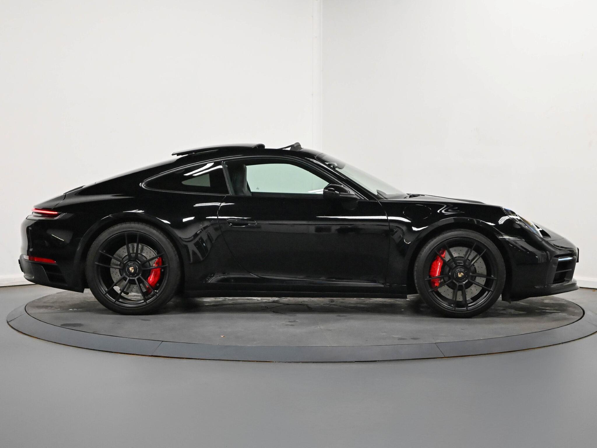 Porsche 911 view 30