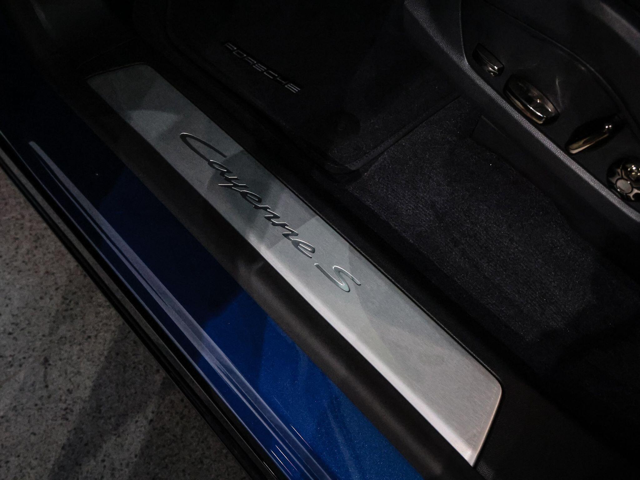 Porsche Cayenne view 26