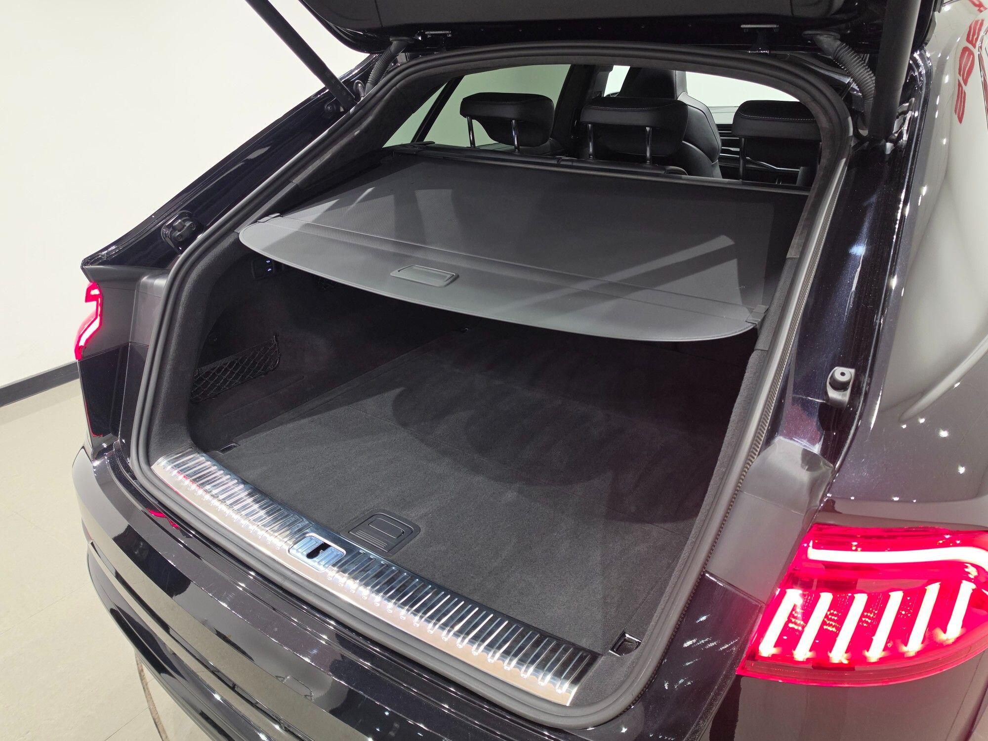 Audi Q8 view 73