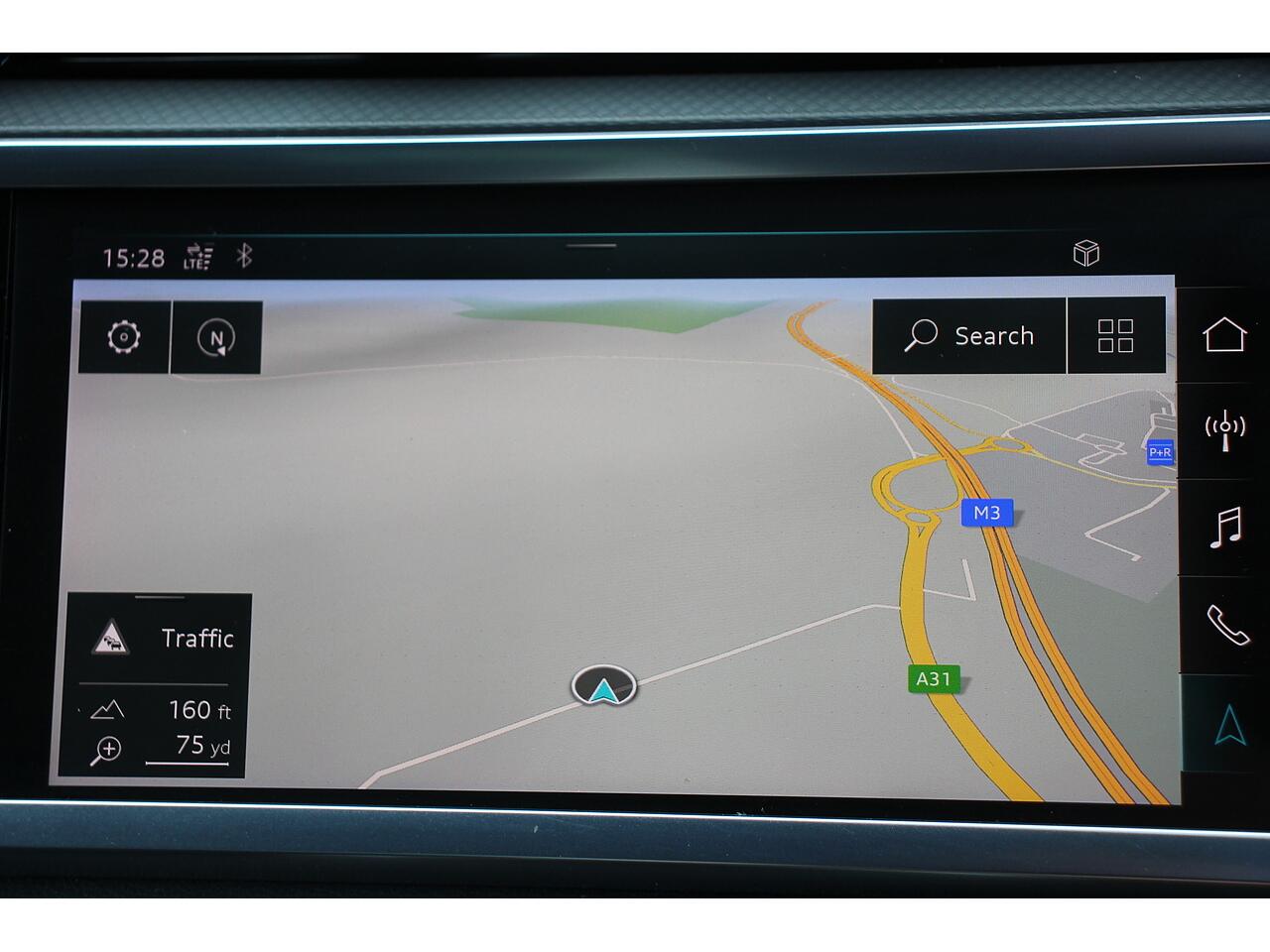 Audi Q3 view 21