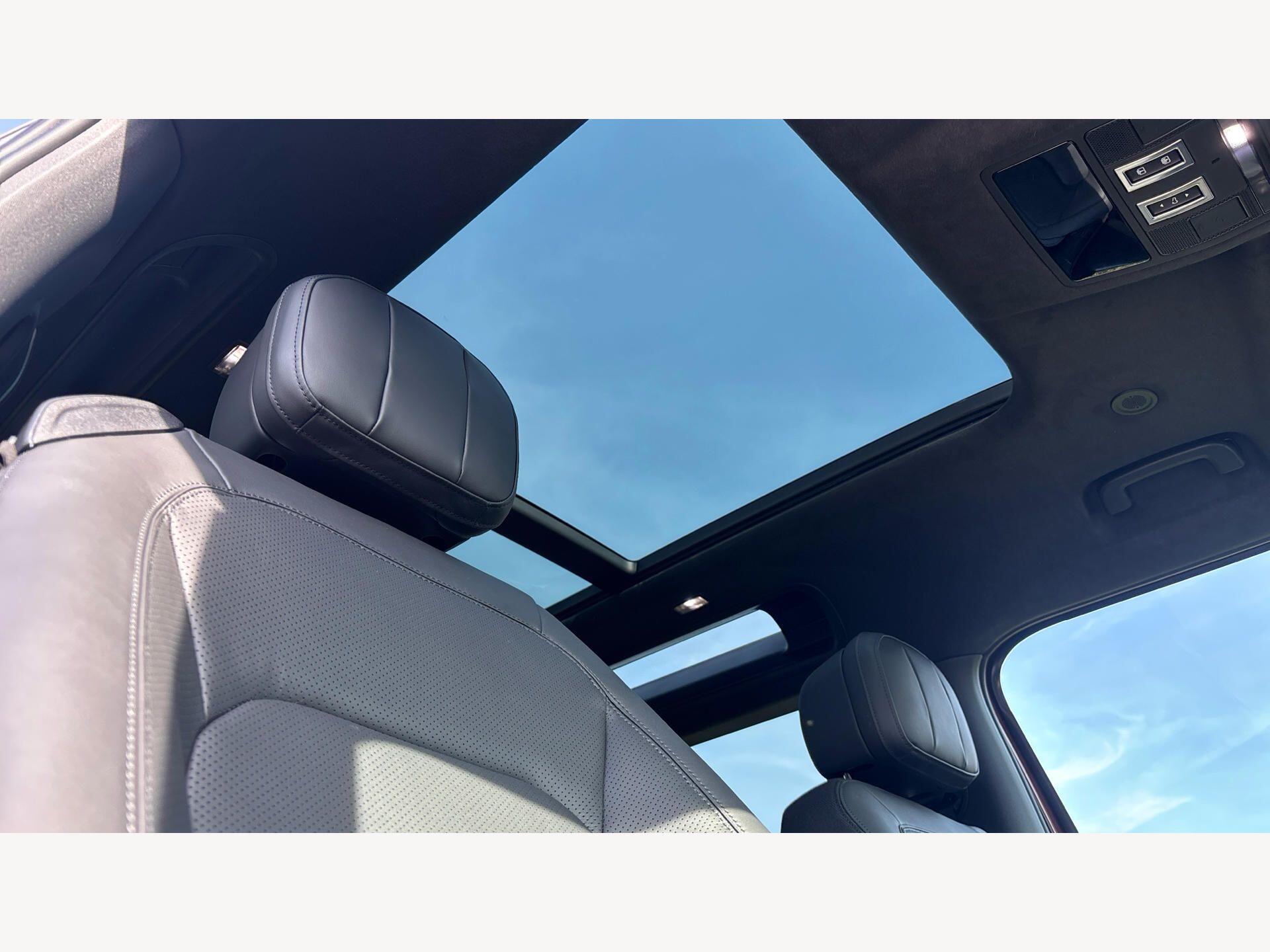 Land Rover Defender view 26