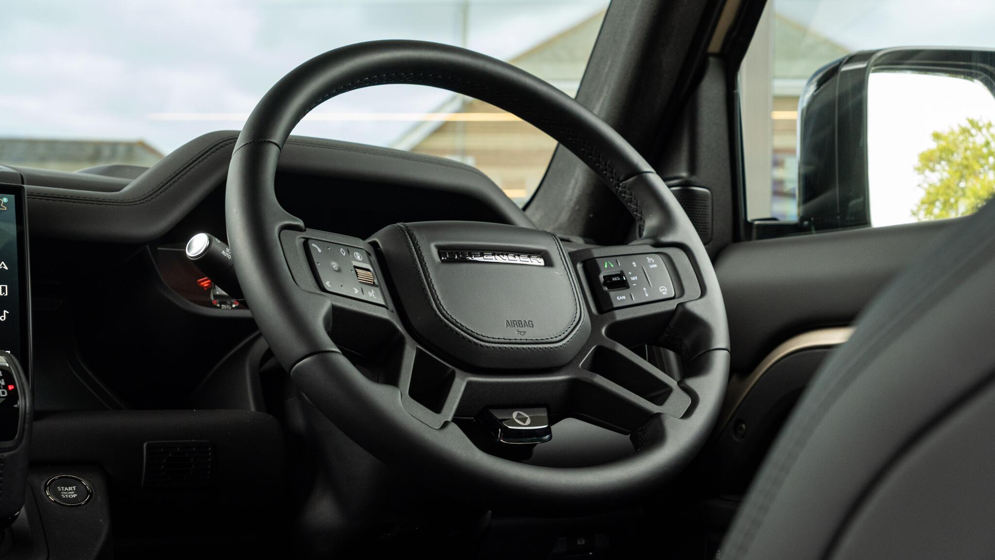 Land Rover Defender view 77