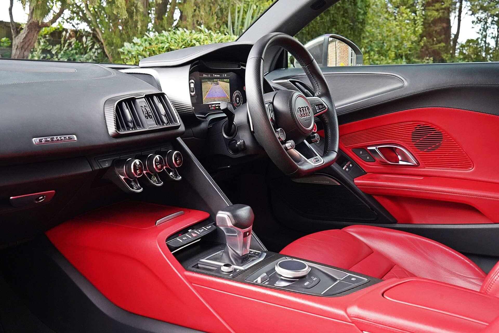Audi R8 view 20