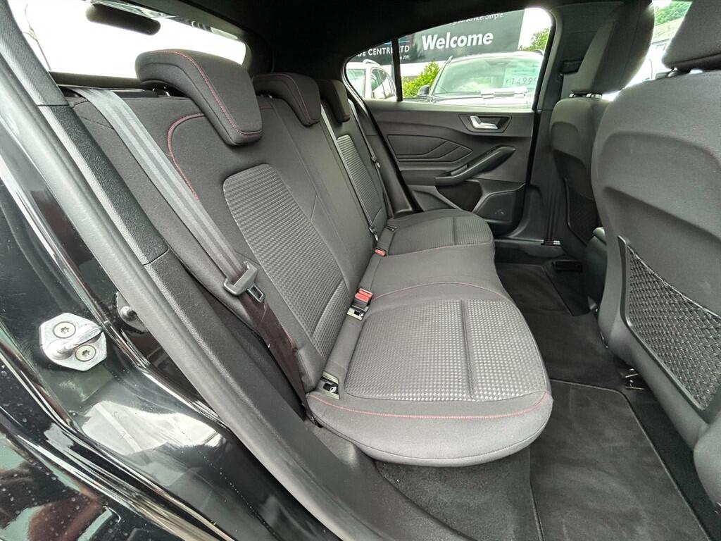 Ford Focus view 14