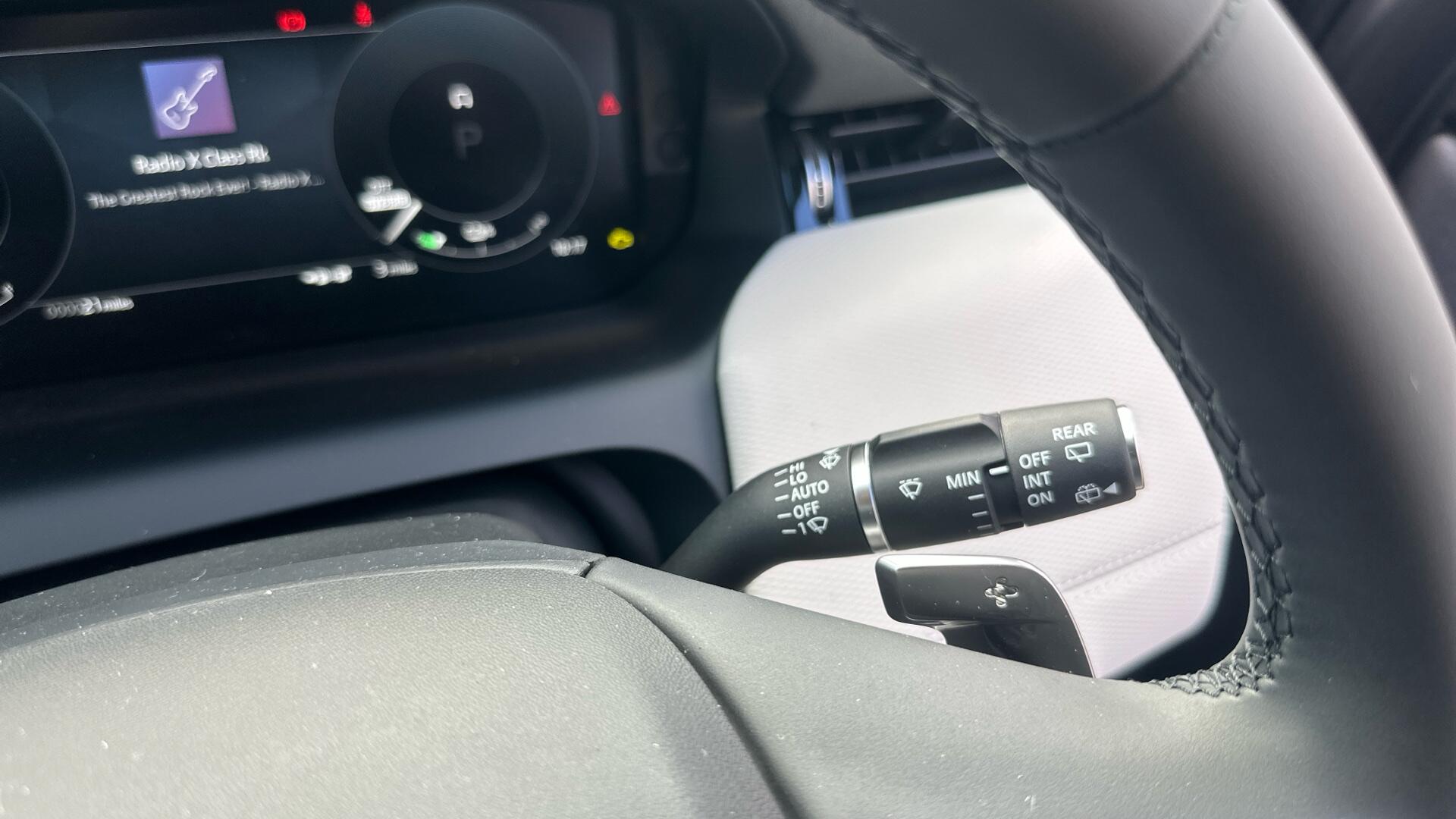 Land Rover Discovery Sport view 41