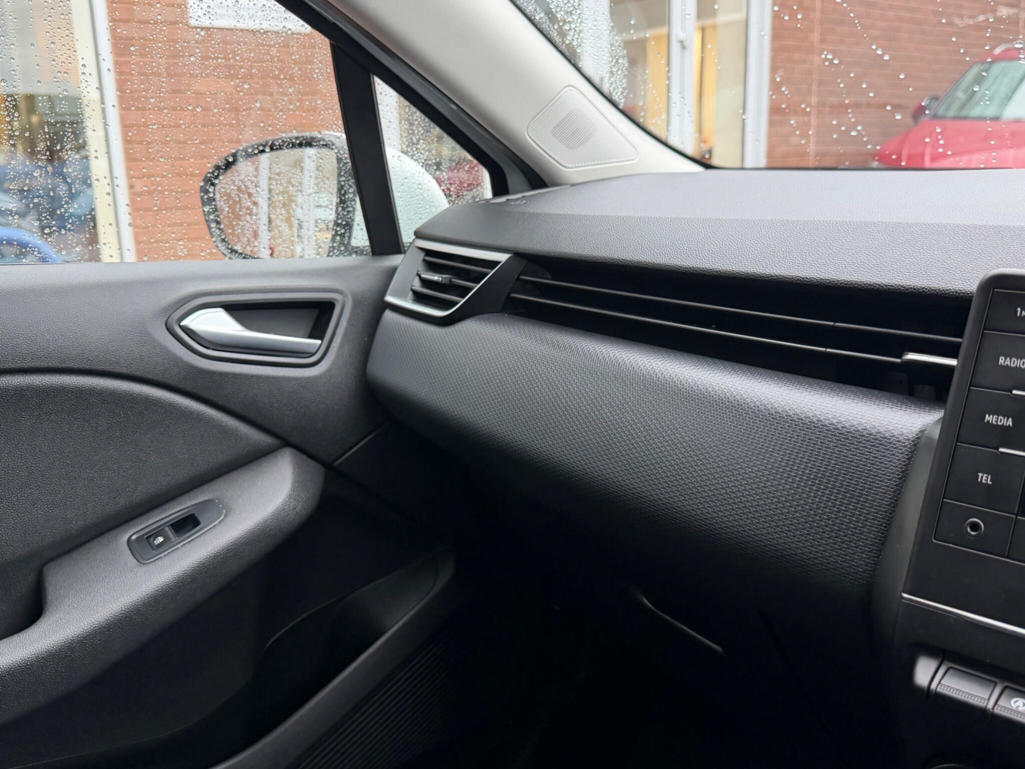 Renault Clio view 80