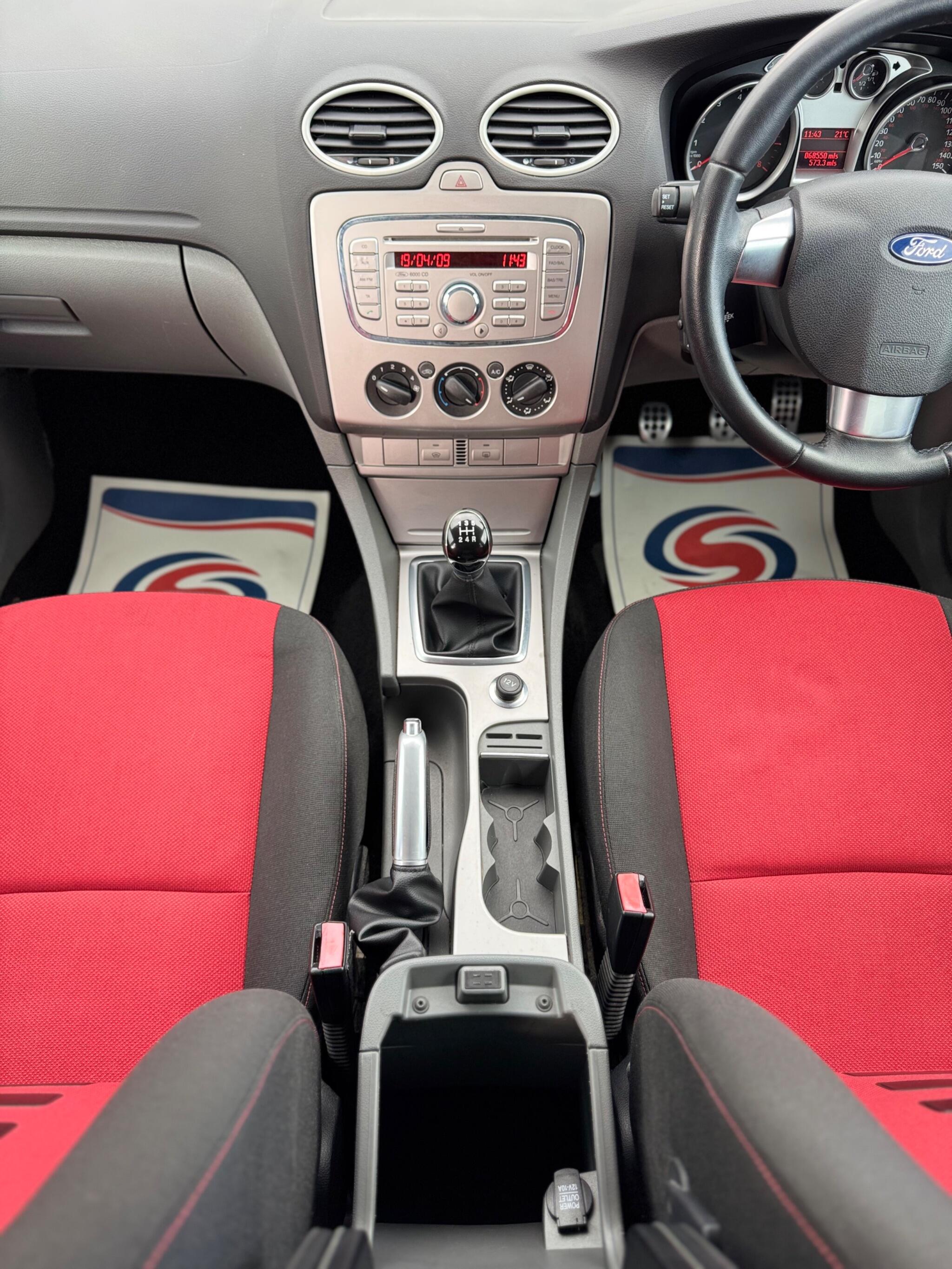 Ford Focus view 17