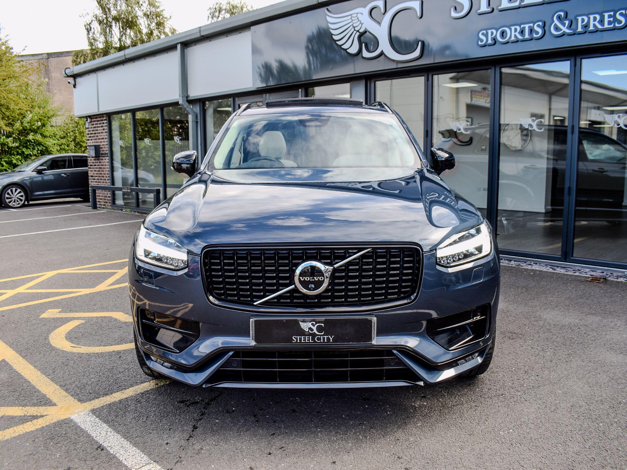 Volvo XC90 view 3