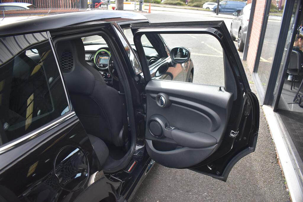 Mini Hatch view 29