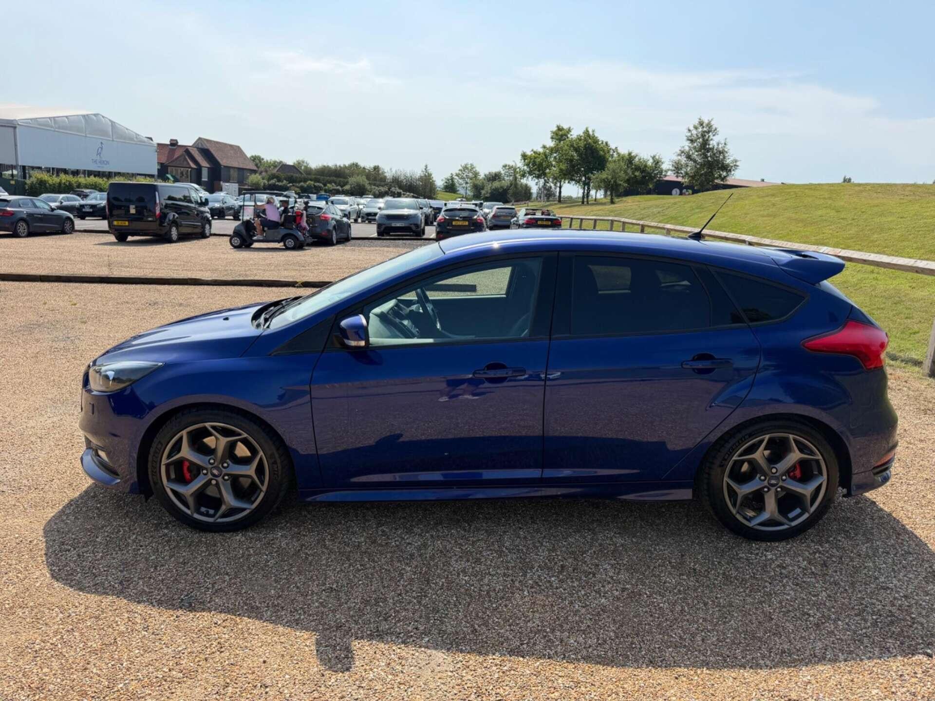Ford Focus view 5