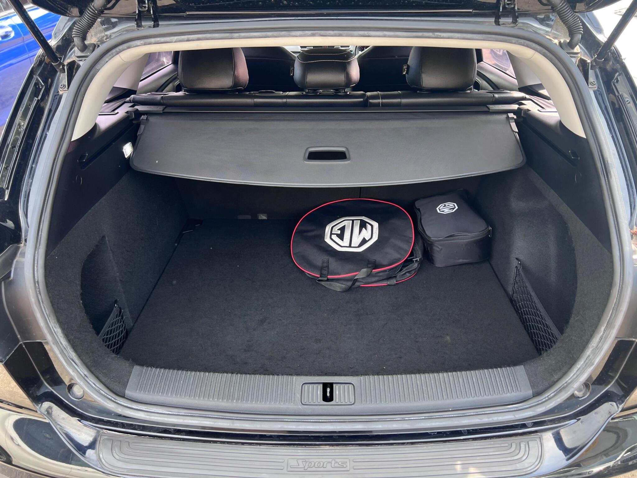 MG MG5 view 40