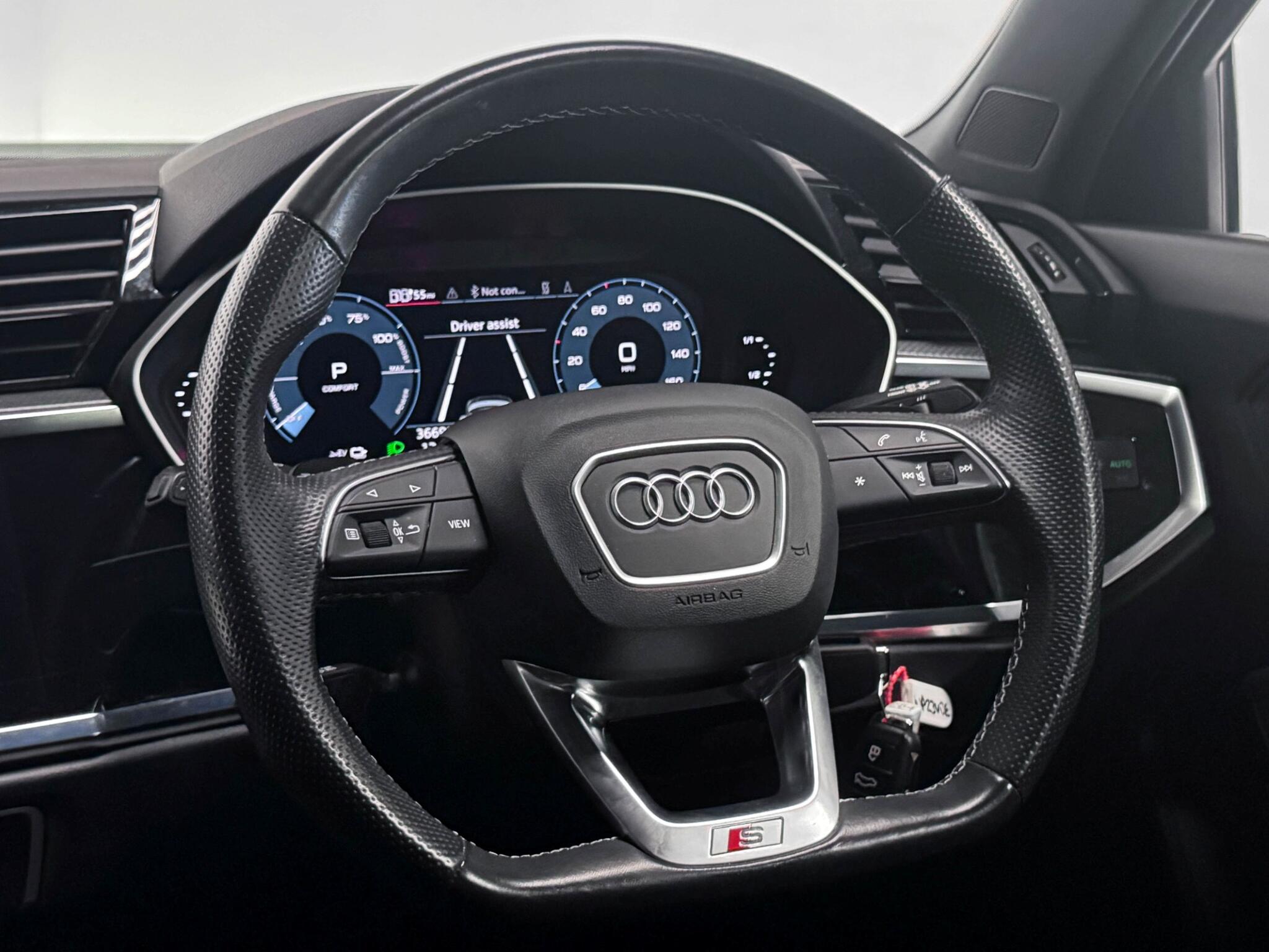 Audi Q3 view 22