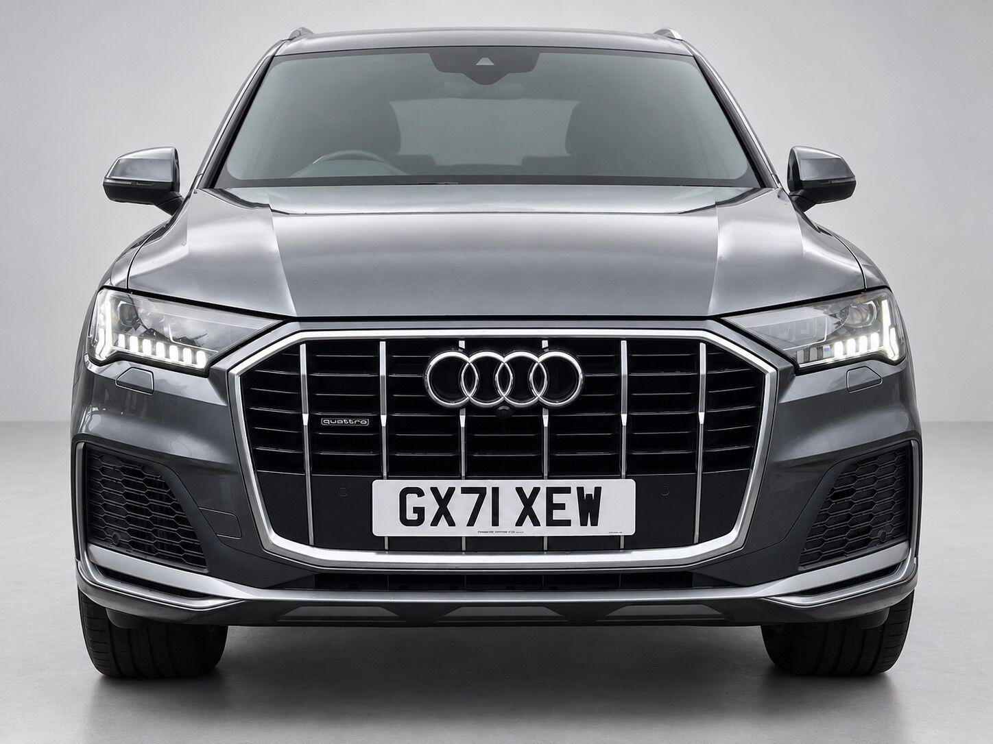 Audi Q7 view 3
