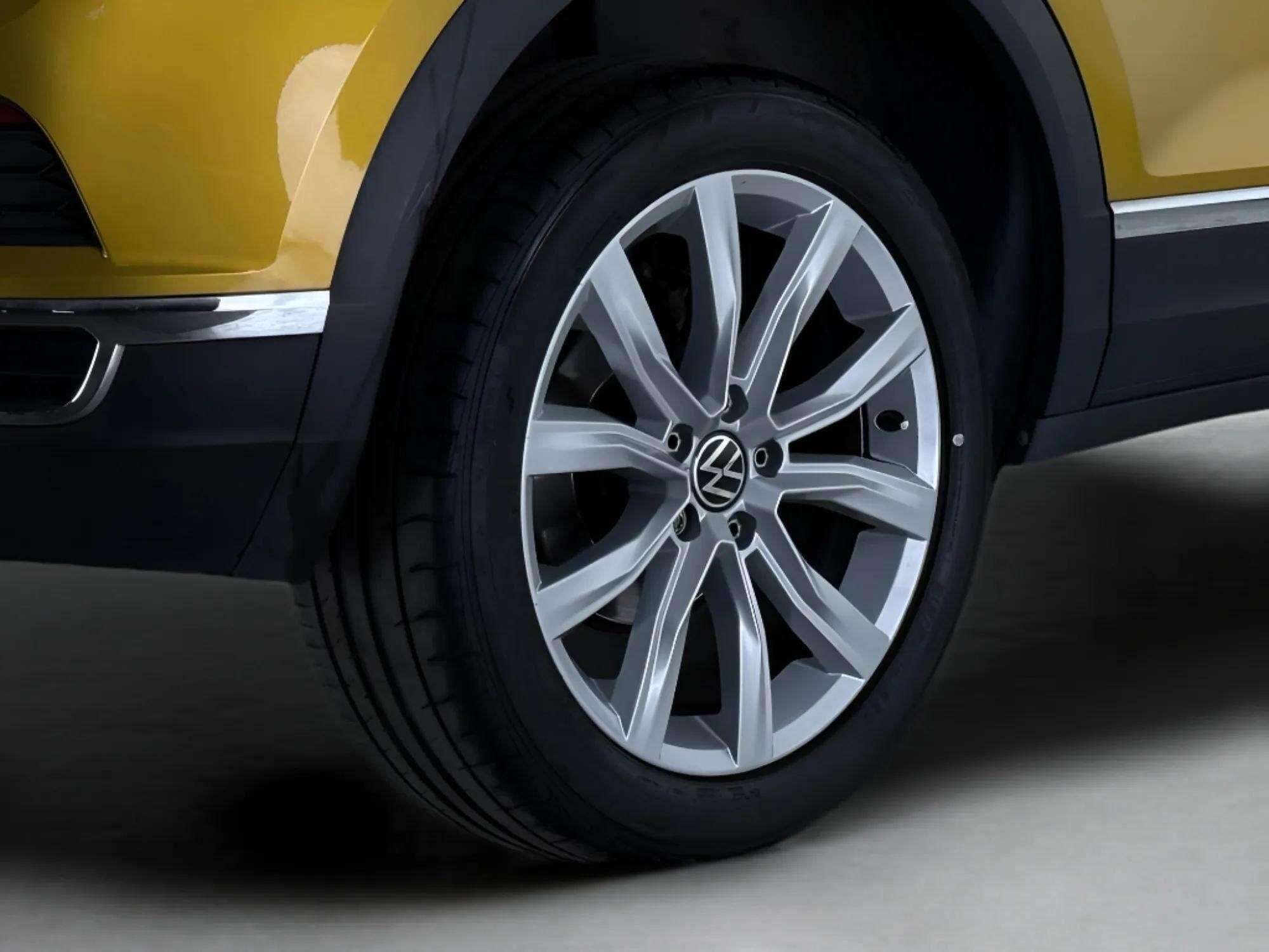 Volkswagen T-Roc view 9