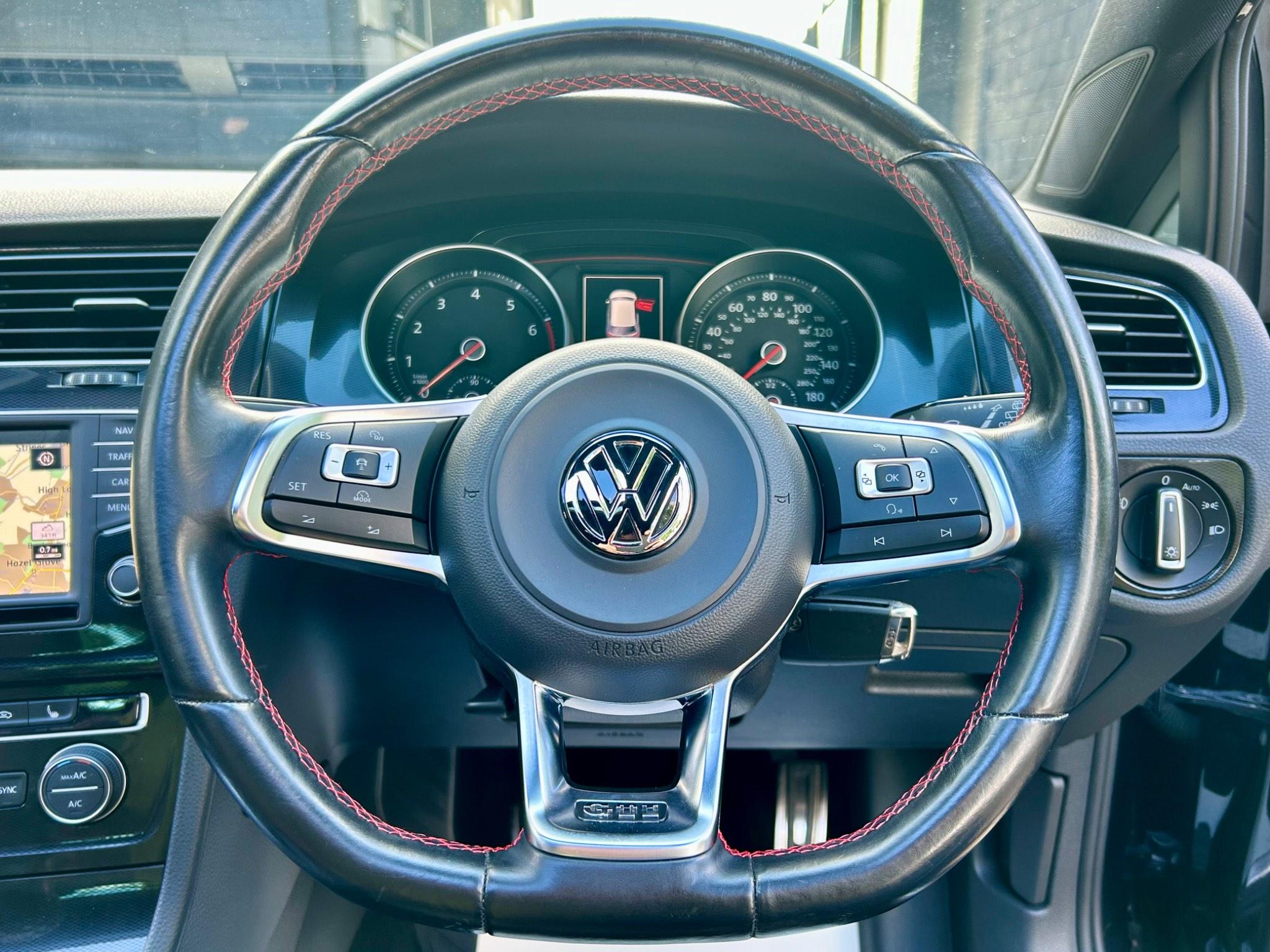 Volkswagen Golf view 18