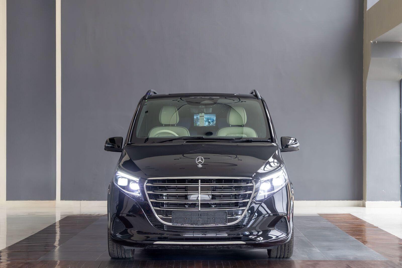 Mercedes-Benz V-Class view 3