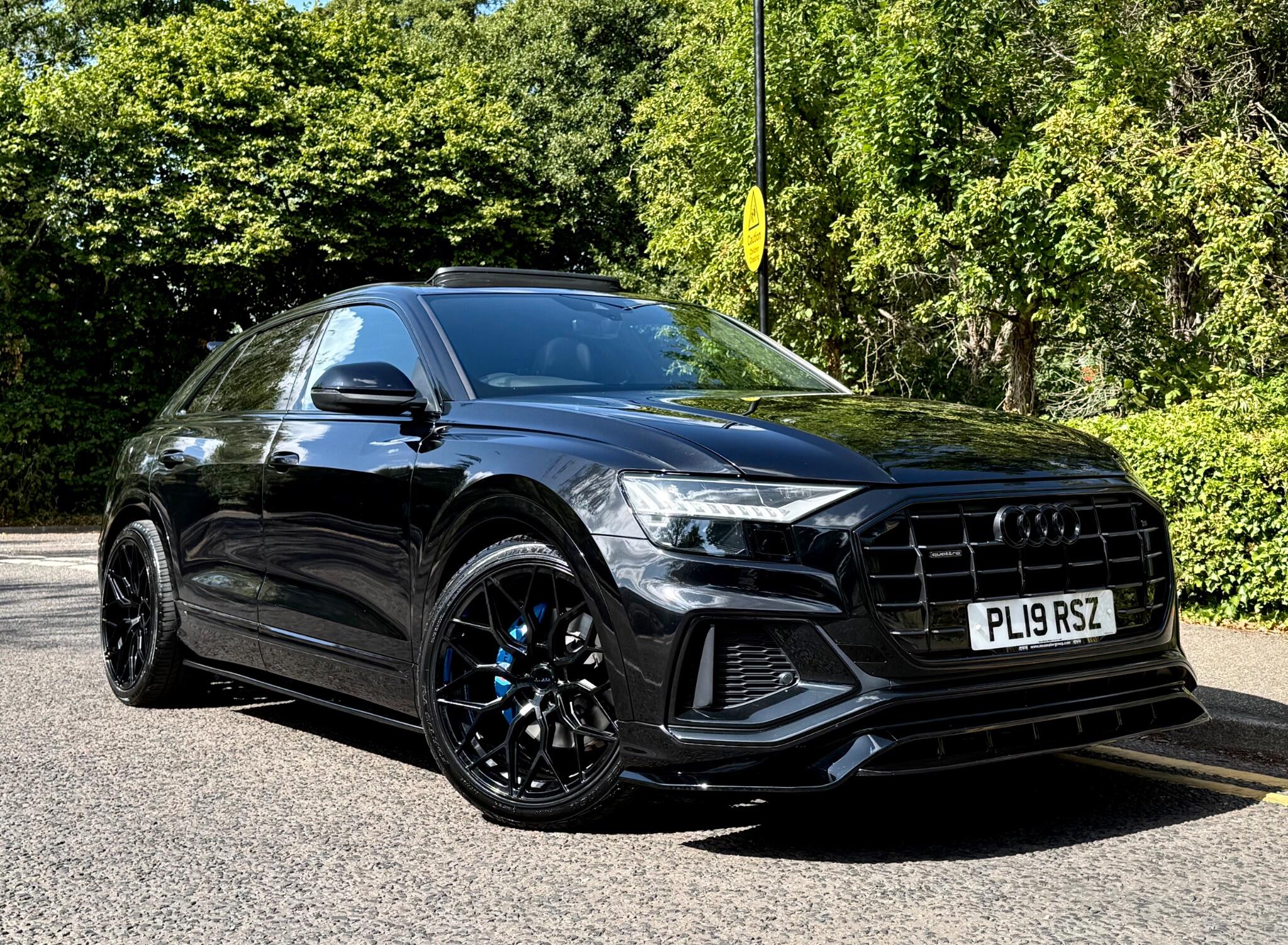 Audi Q8 view 20