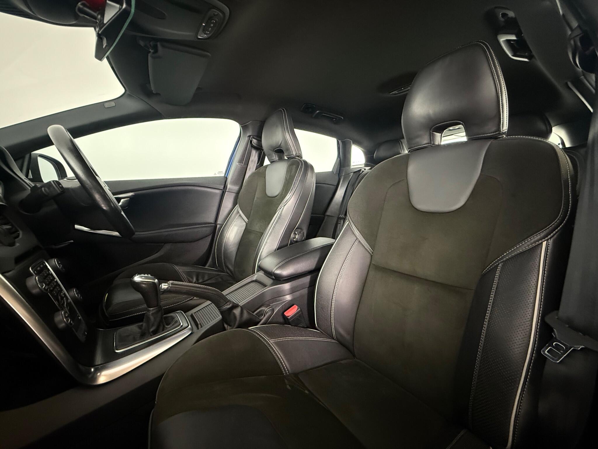 Volvo V40 view 28