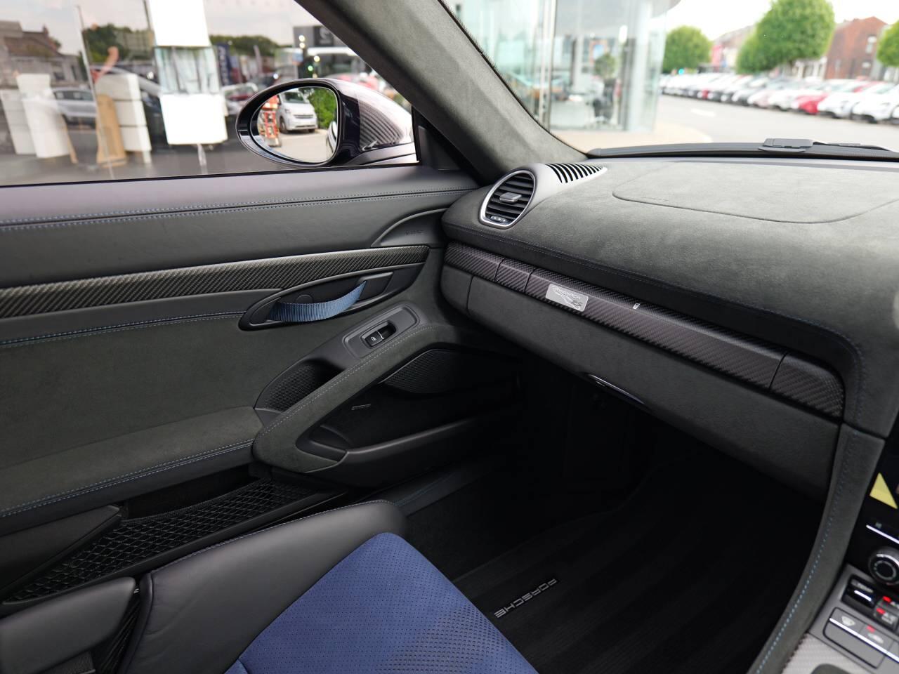 Porsche Cayman view 23