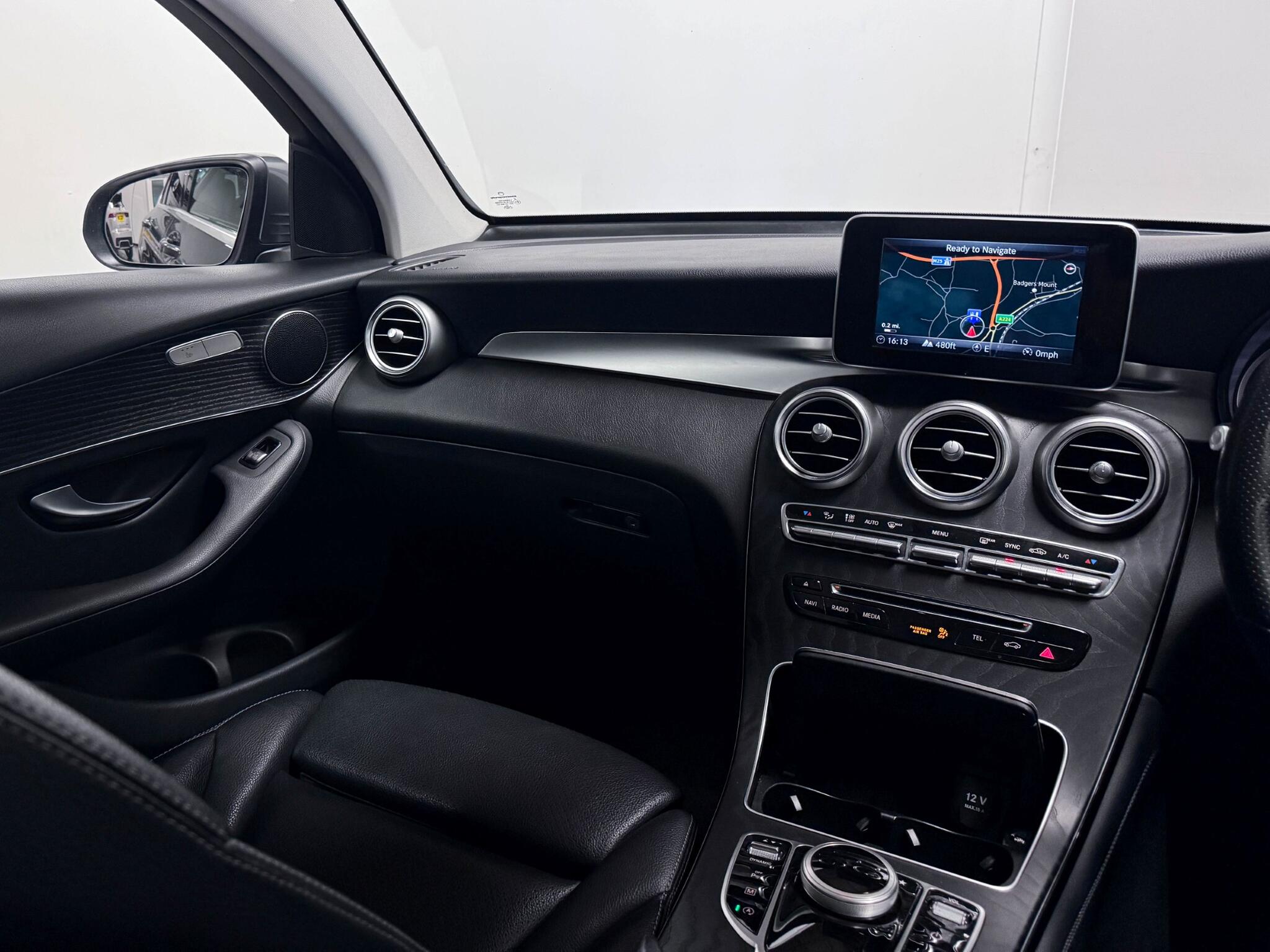 Mercedes-Benz GLC view 14