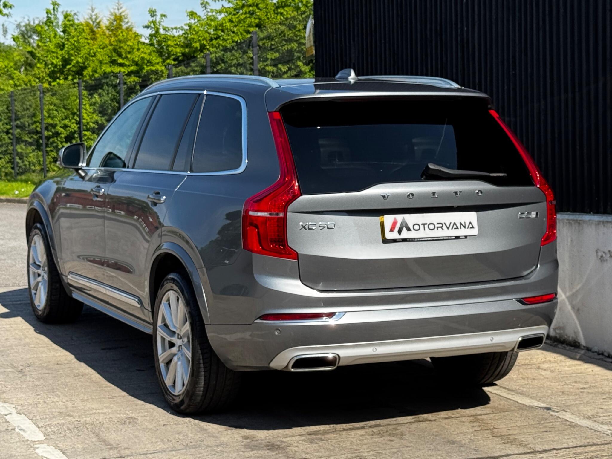 Volvo XC90 view 4
