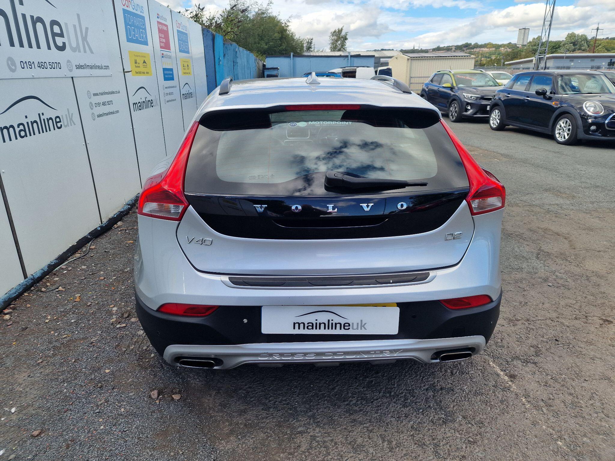 Volvo V40 Cross Country view 15