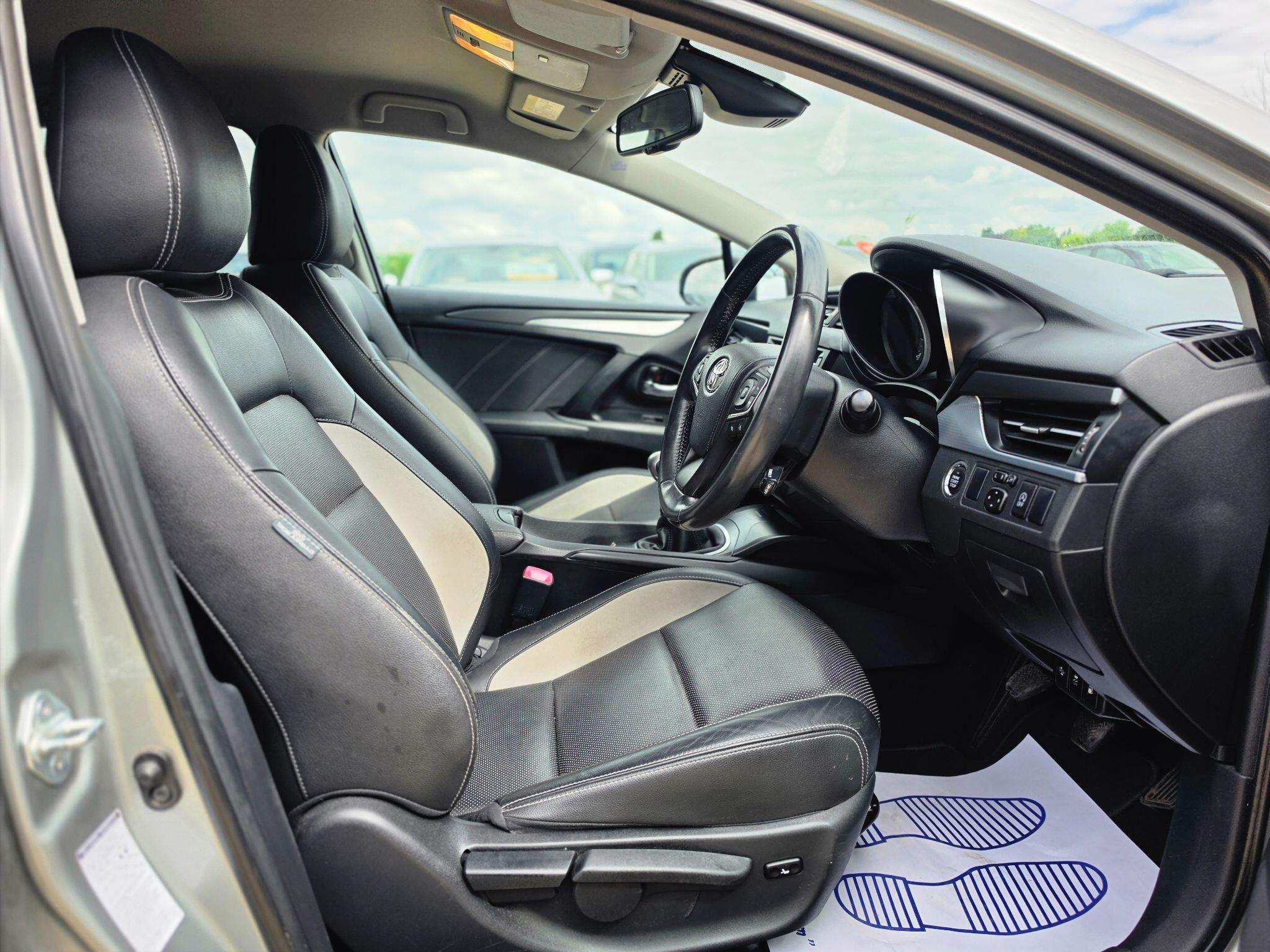 Toyota Avensis view 7