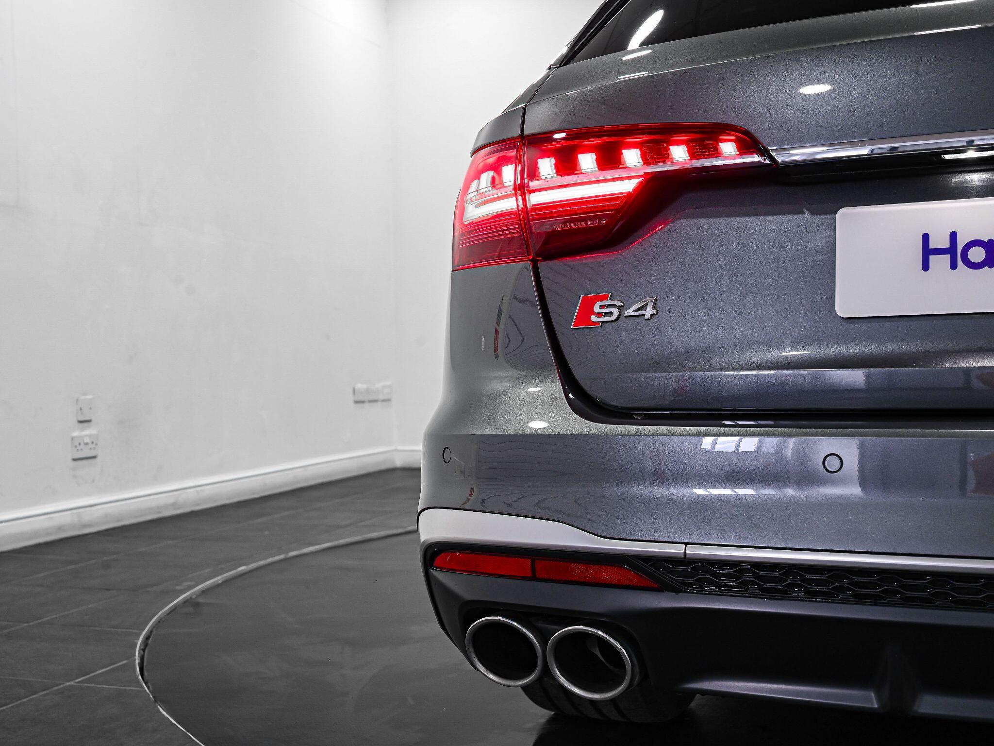 Audi S4 view 29
