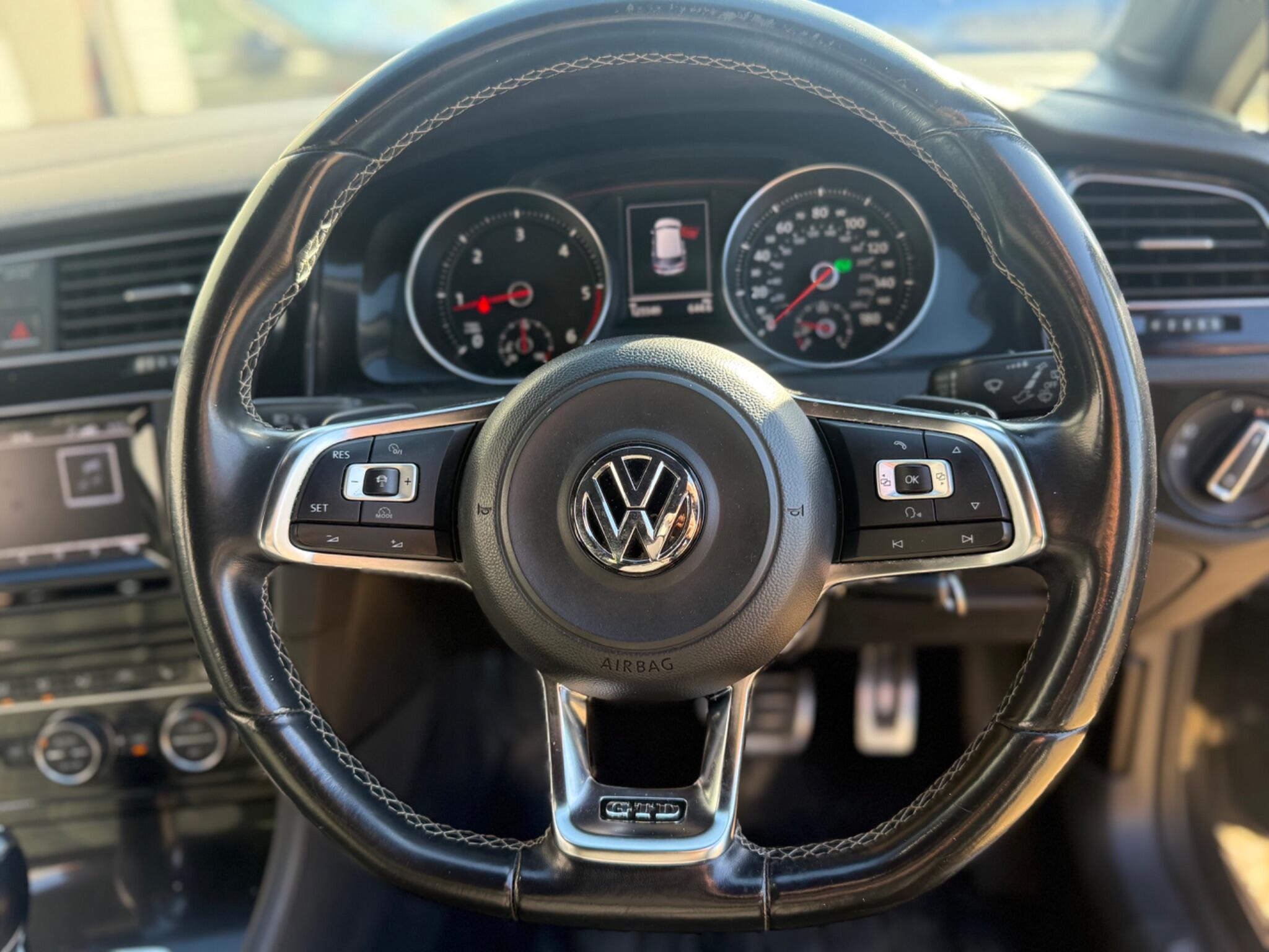 Volkswagen Golf view 32