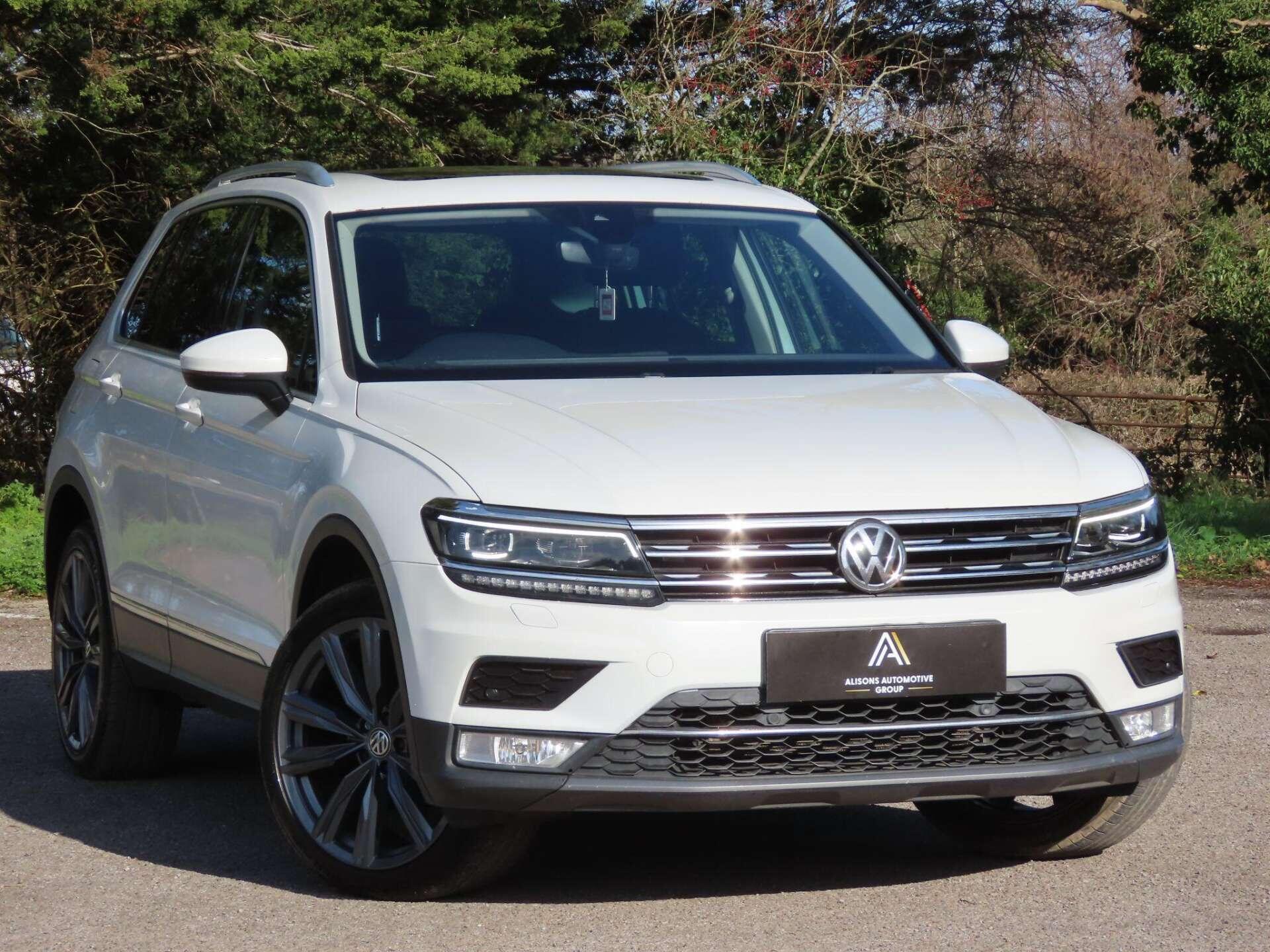 Volkswagen Tiguan view 3