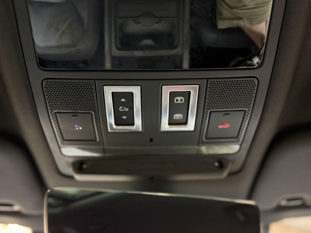Land Rover Defender 110 view 41