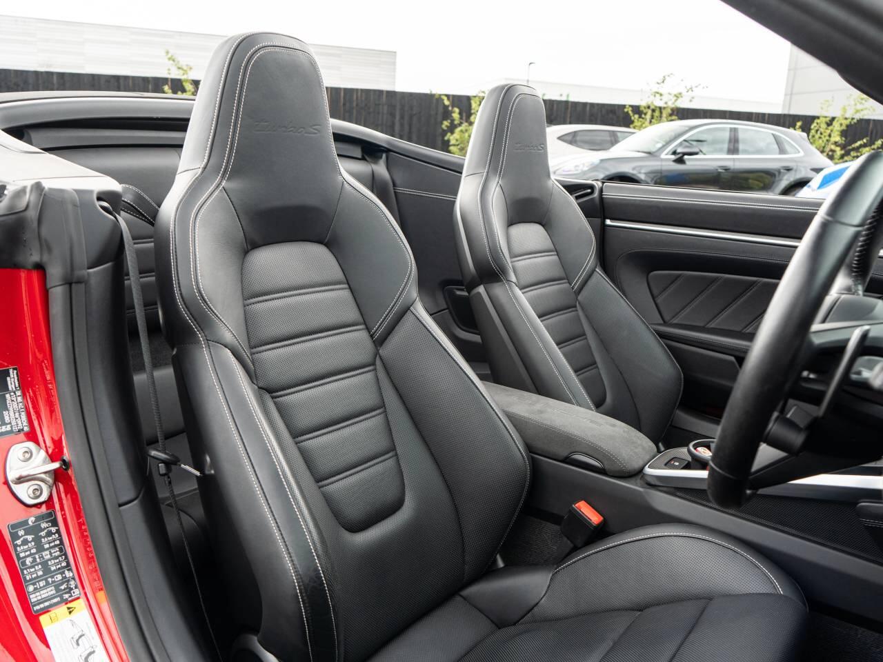 Porsche 911 view 5