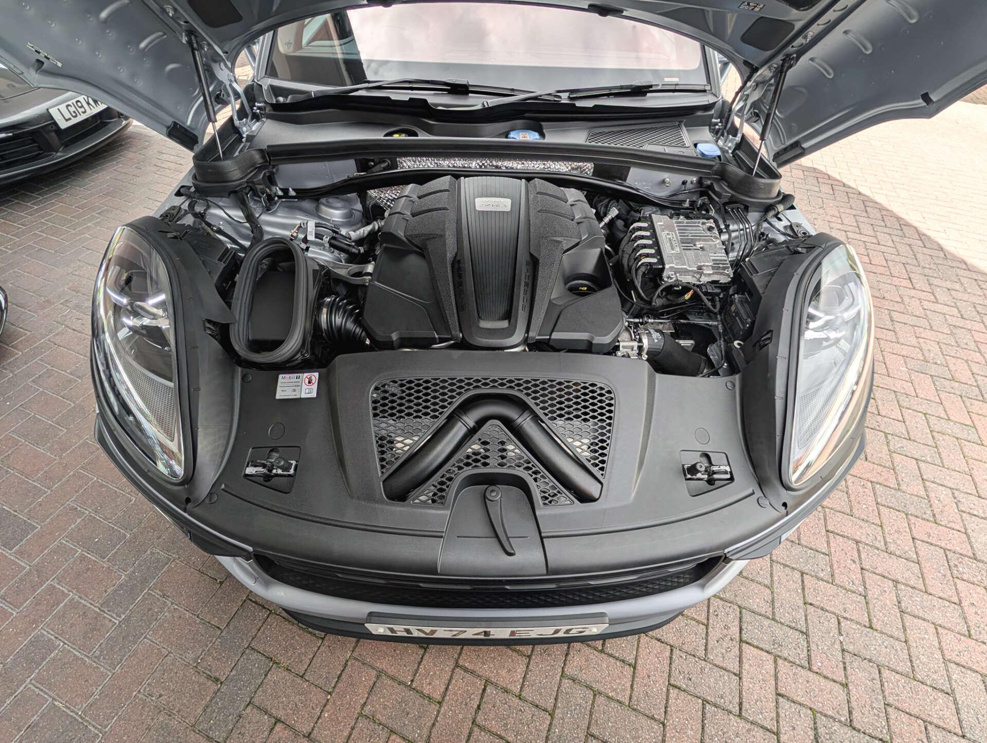 Porsche Macan view 20