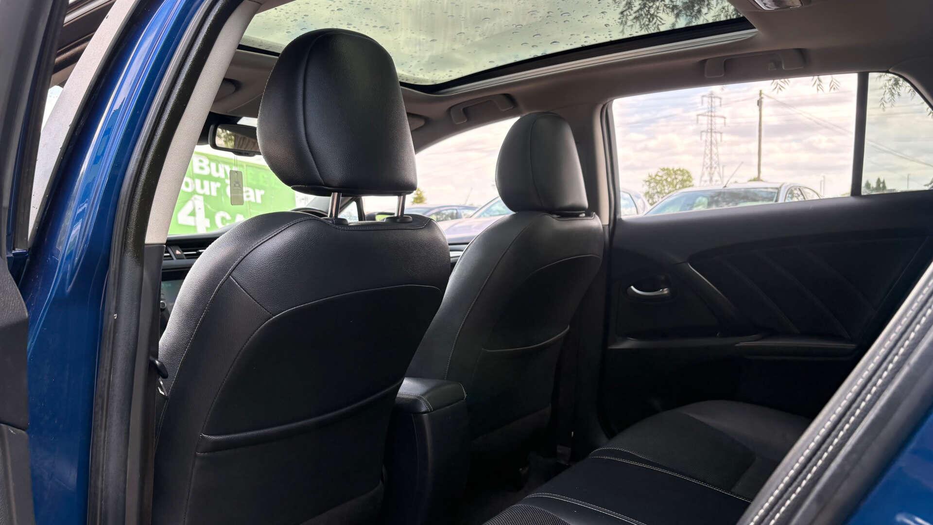 Toyota Avensis view 12