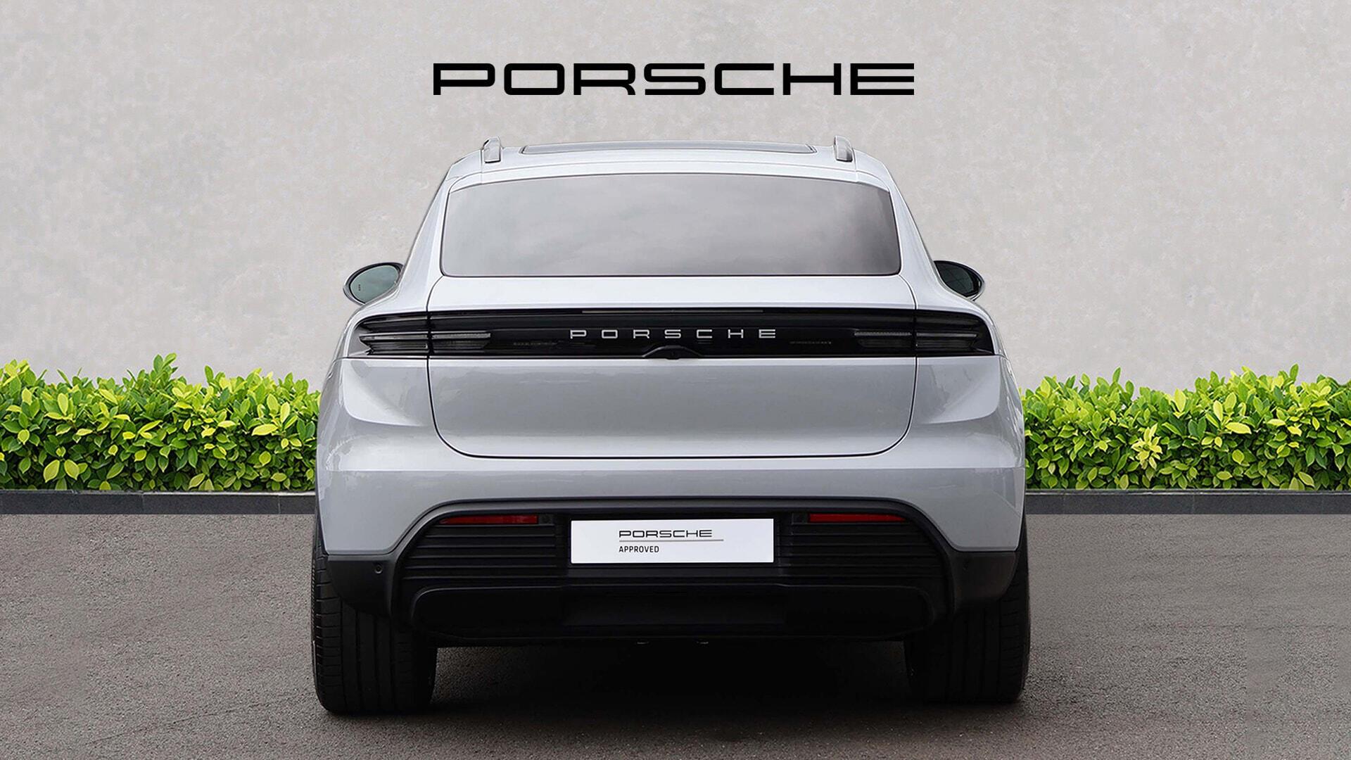 Porsche Macan view 6