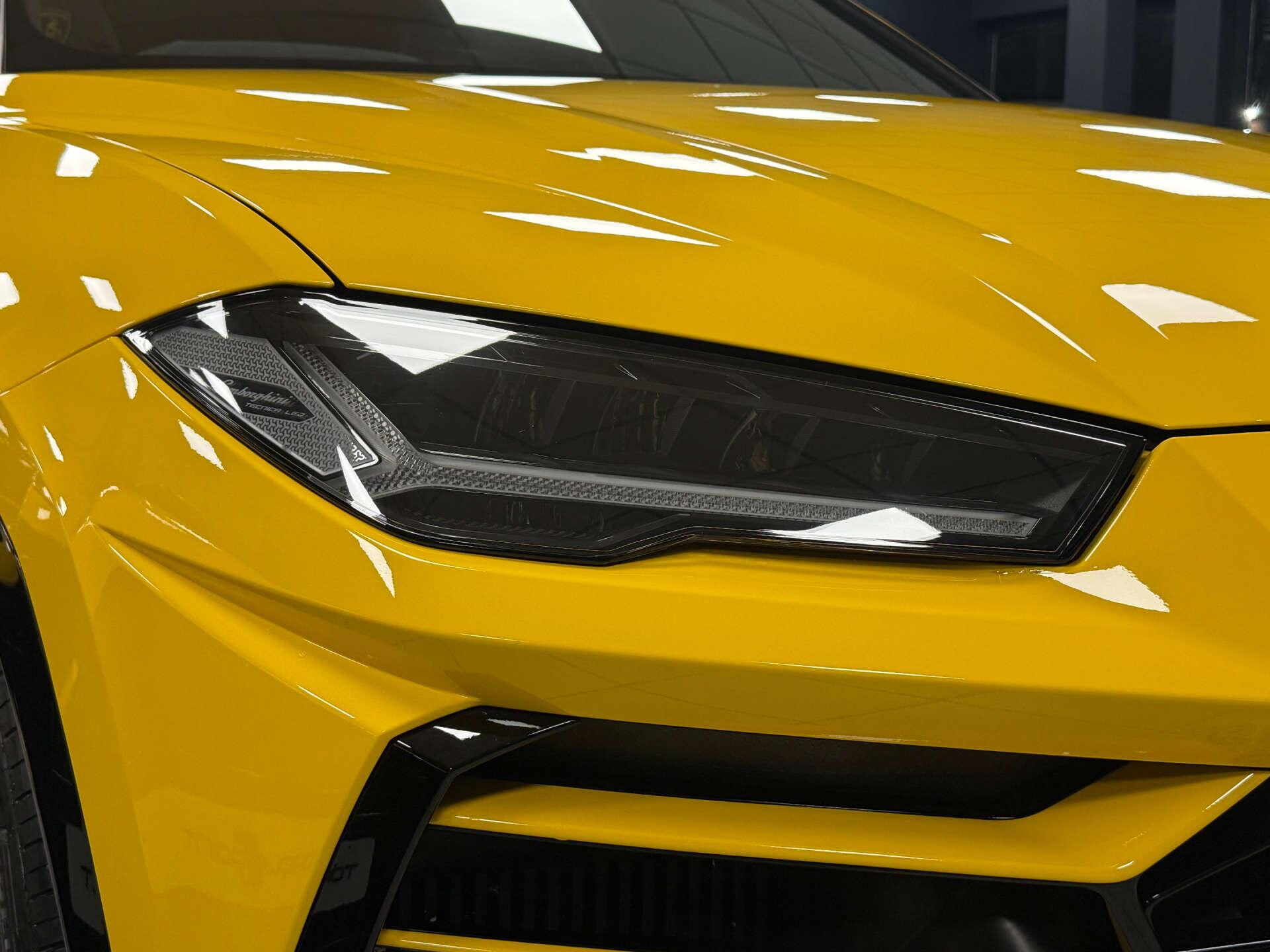 Lamborghini Urus view 36