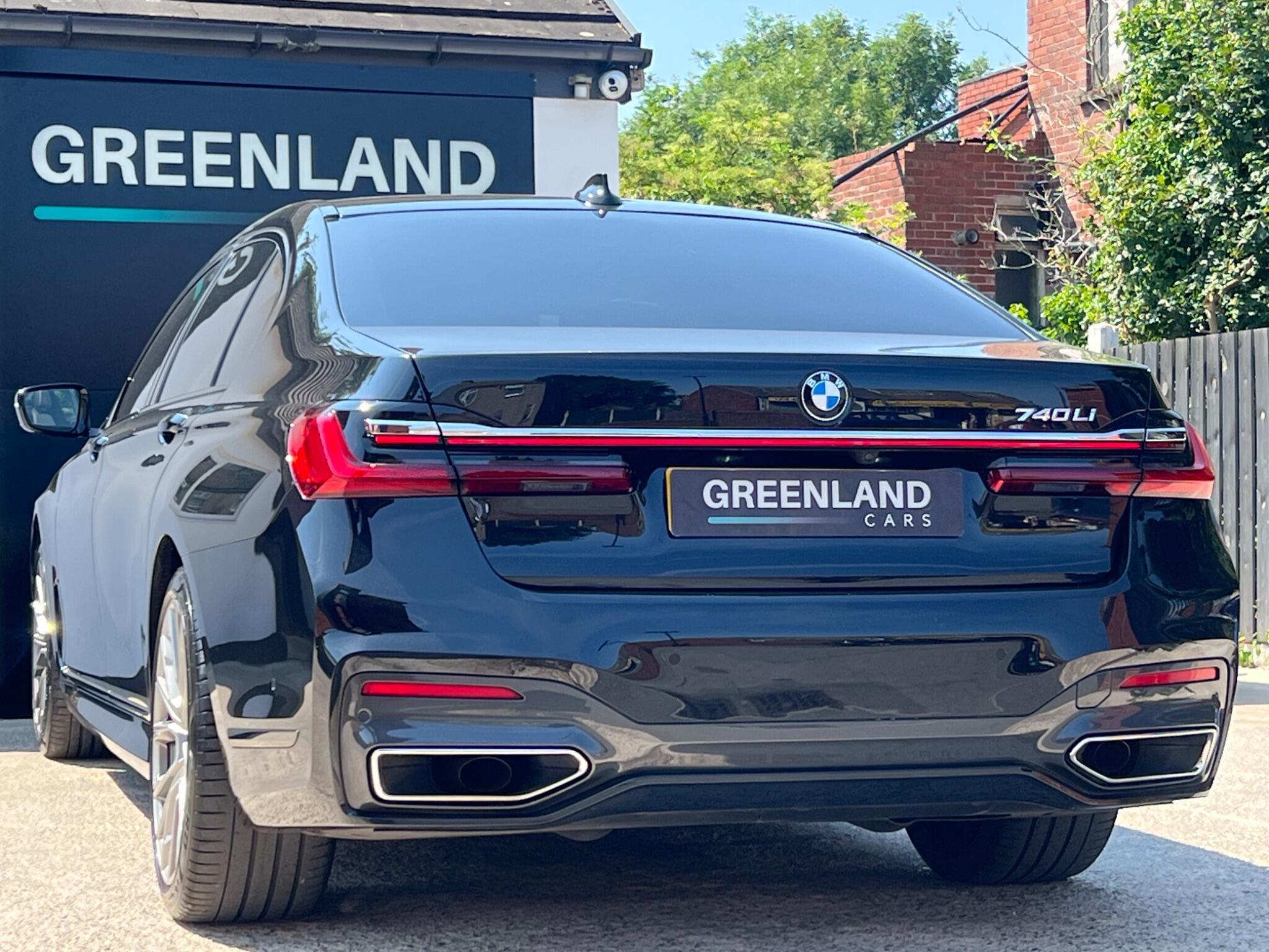 BMW 7 Series view 30