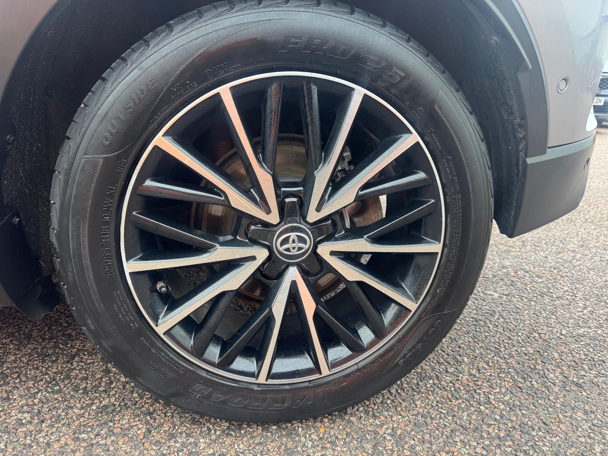 Toyota C-HR view 16