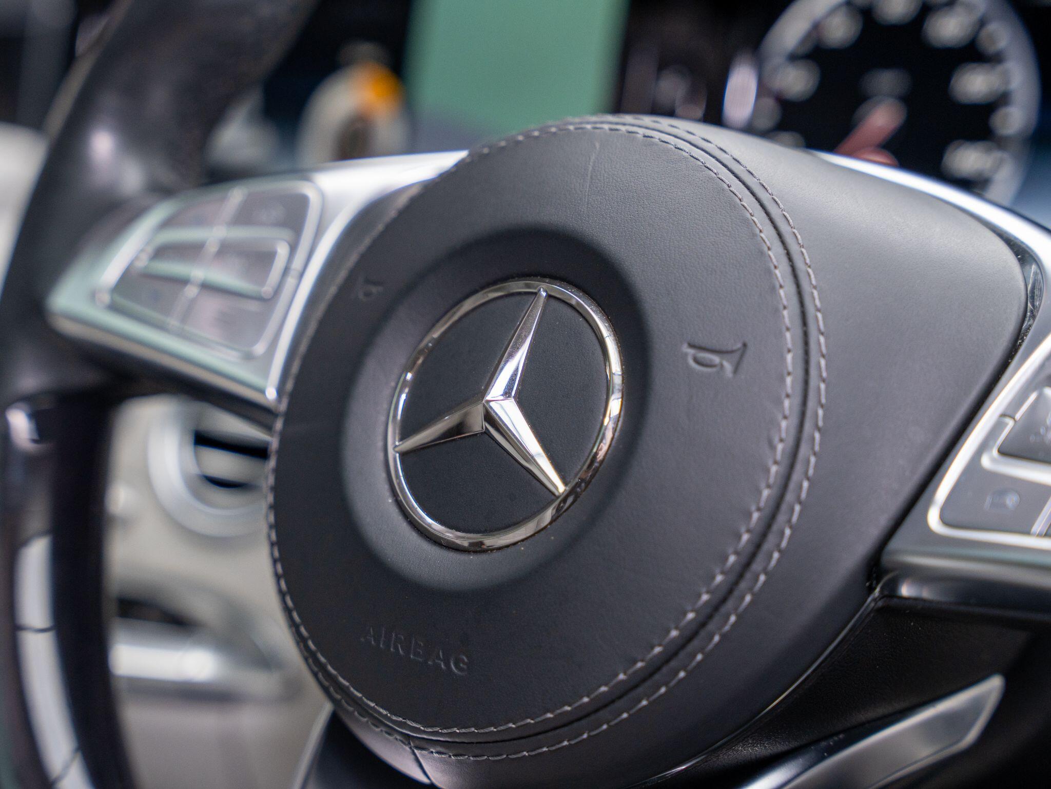 Mercedes-Benz S-Class view 37