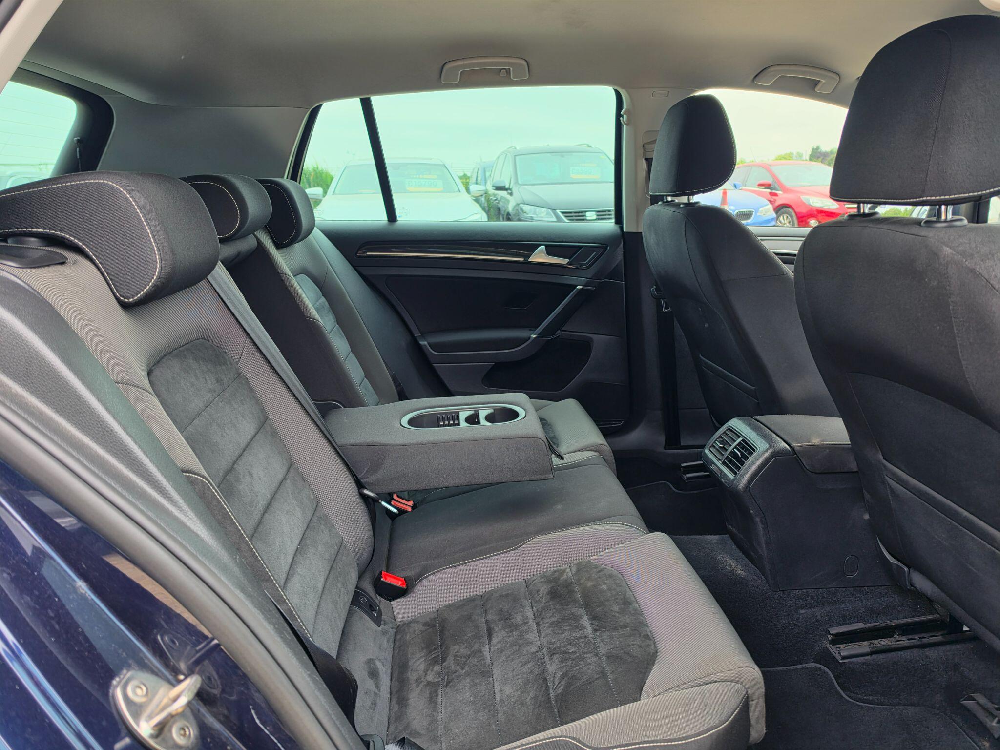Volkswagen Golf view 9