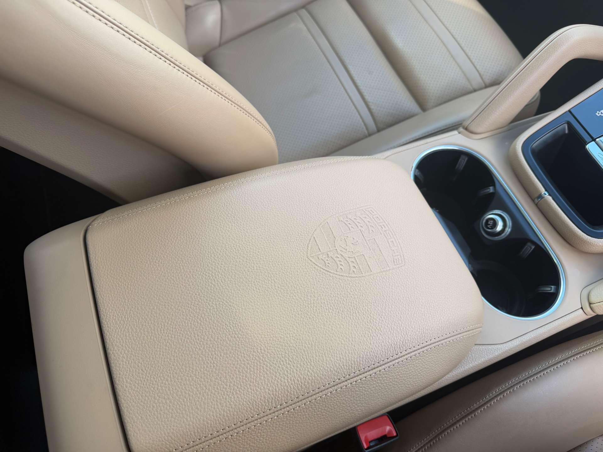 Porsche Cayenne view 19
