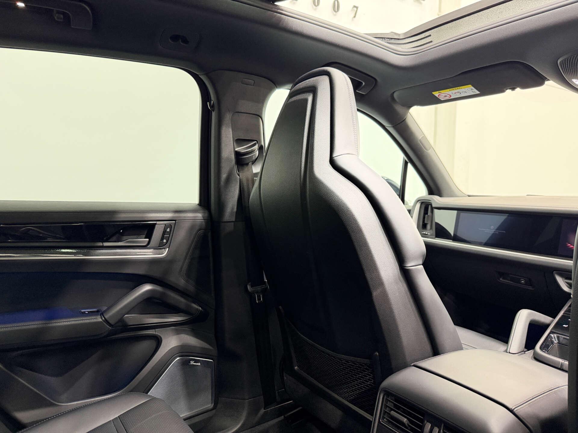 Porsche Cayenne view 16