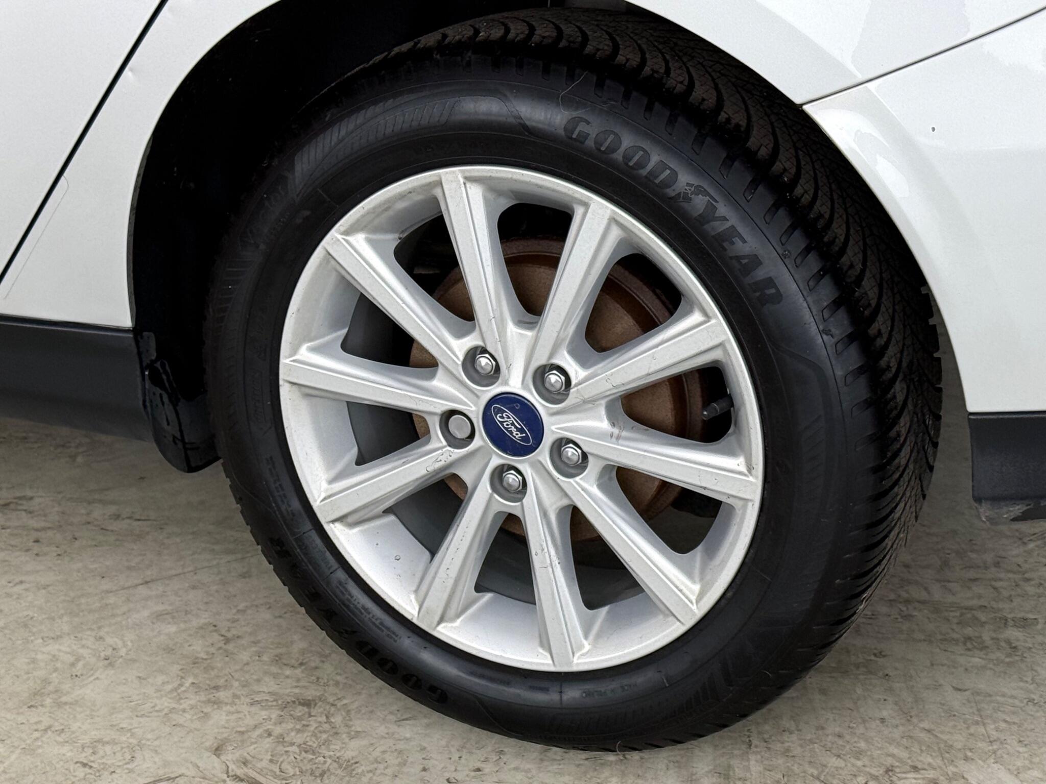 Ford Focus view 9