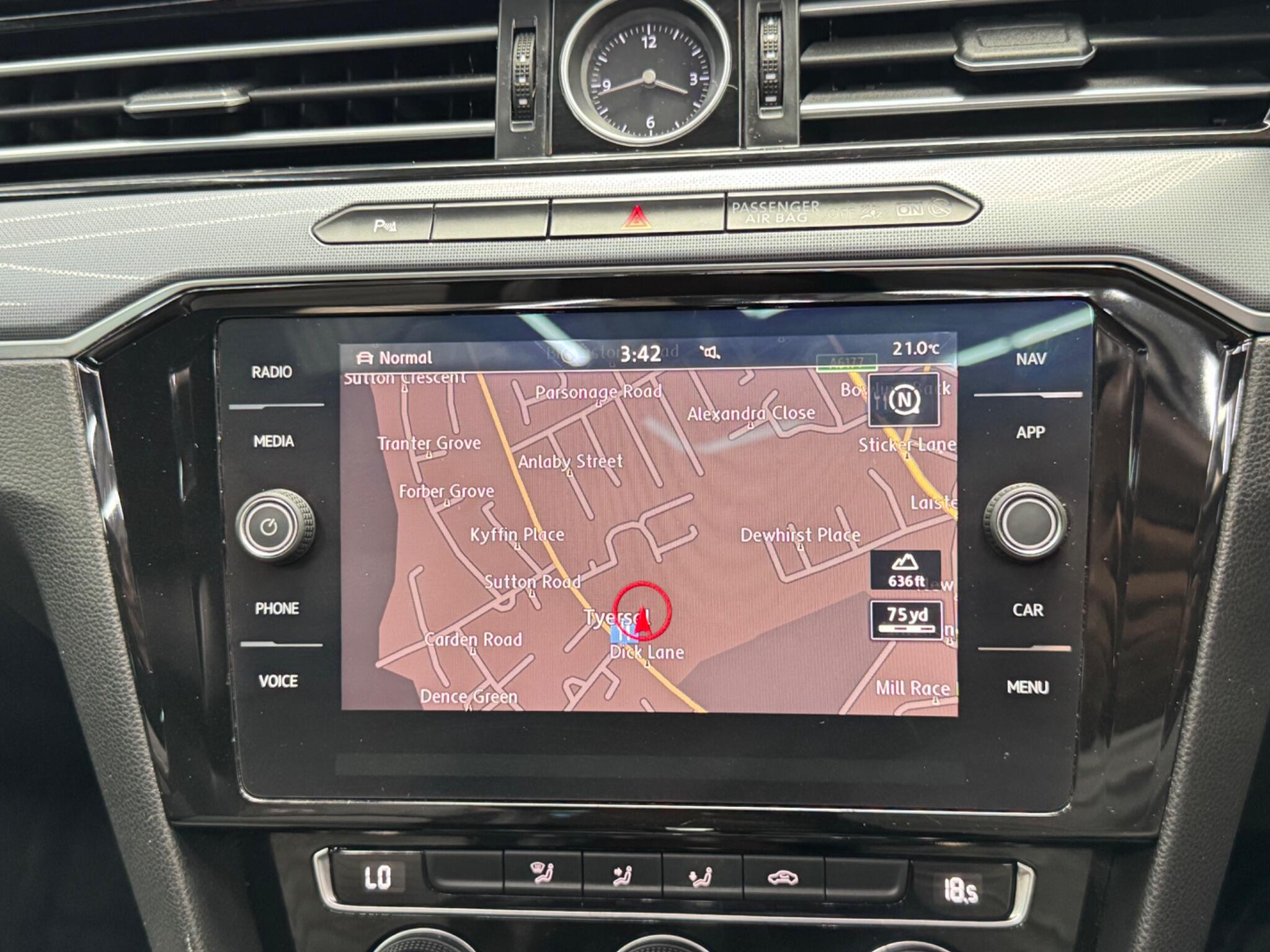 Volkswagen Passat view 9