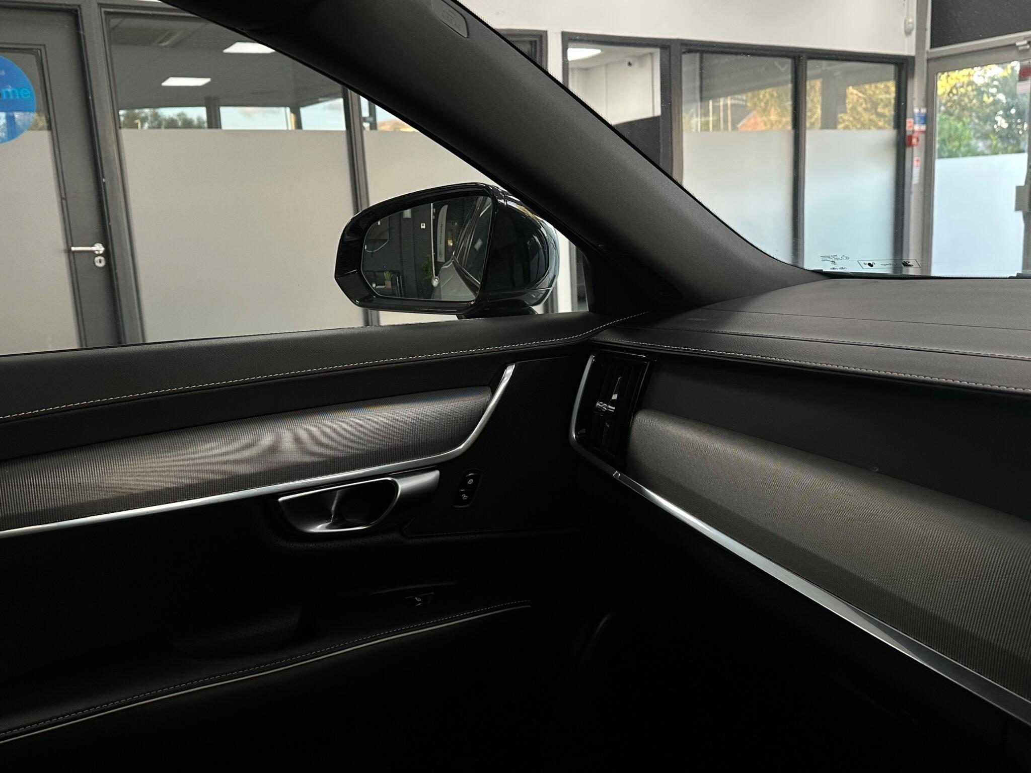 Volvo S90 view 31