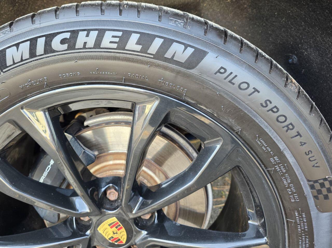 Porsche Macan view 45