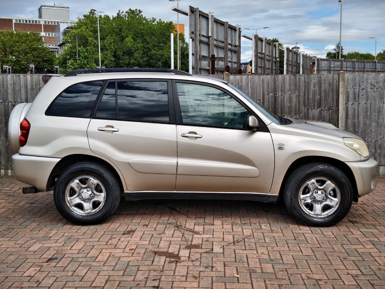 Toyota Rav4 view 4